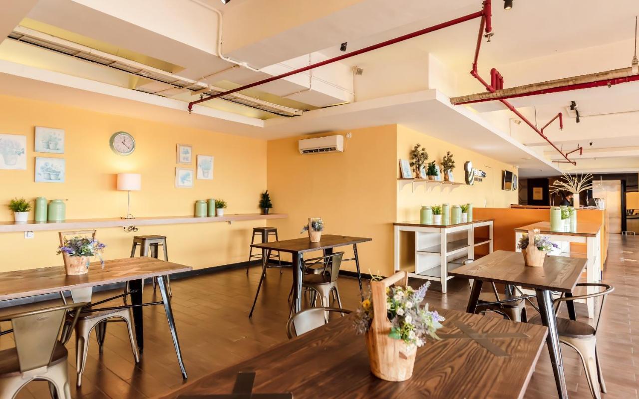 Yellow Bee Tangerang Exterior photo