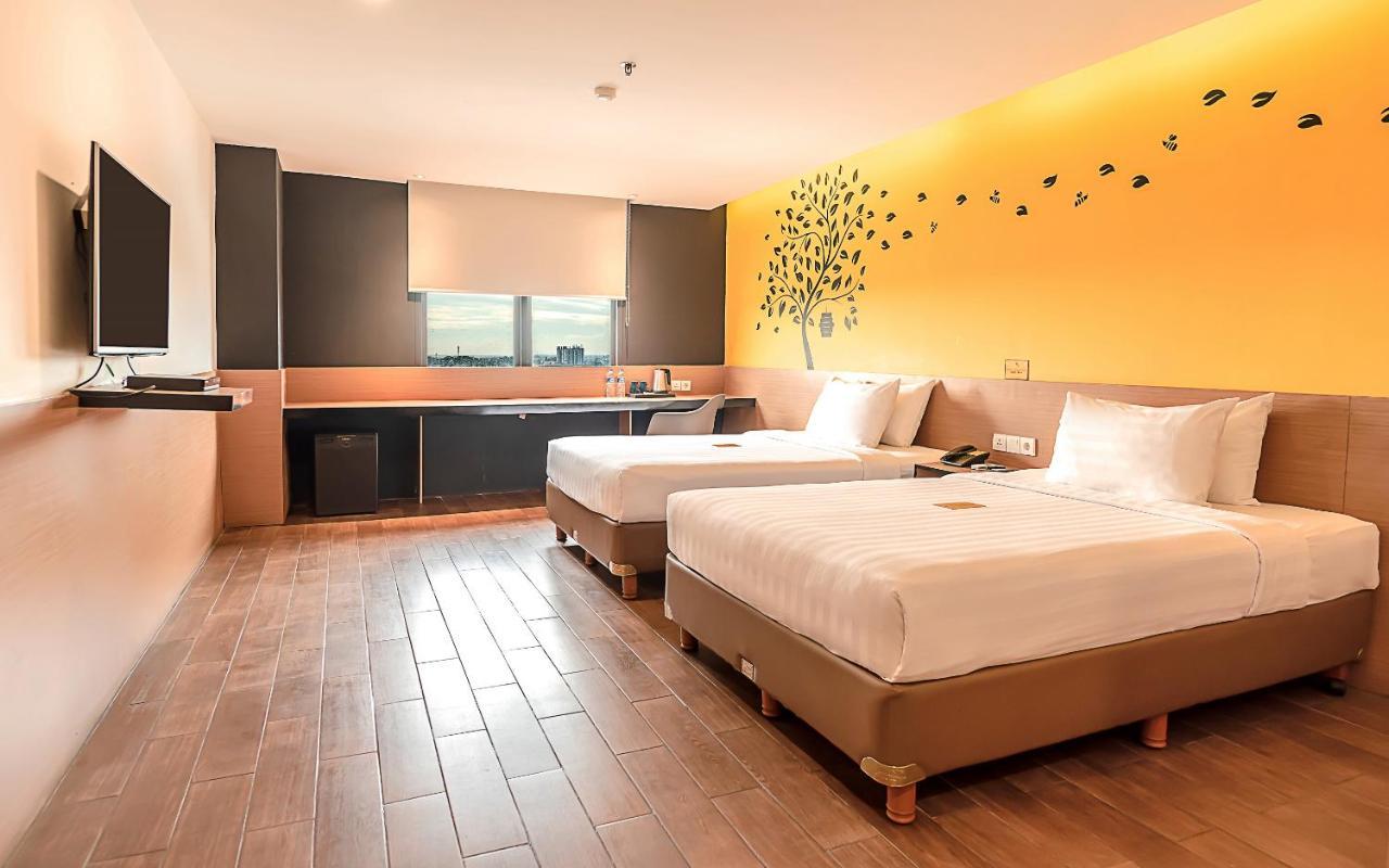 Yellow Bee Tangerang Exterior photo