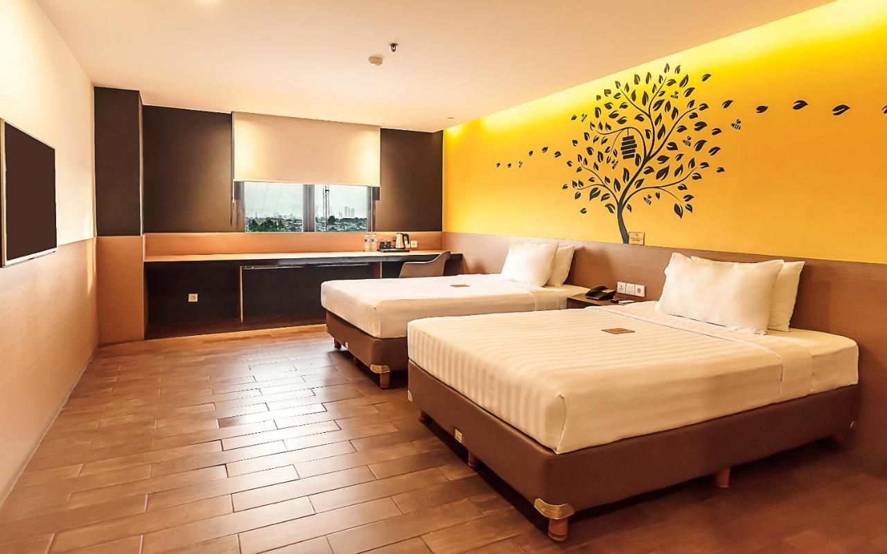 Yellow Bee Tangerang Exterior photo