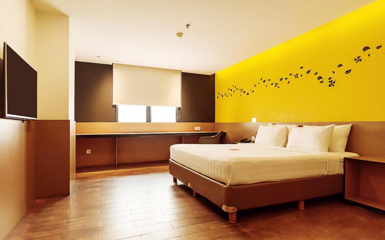 Yellow Bee Tangerang Exterior photo