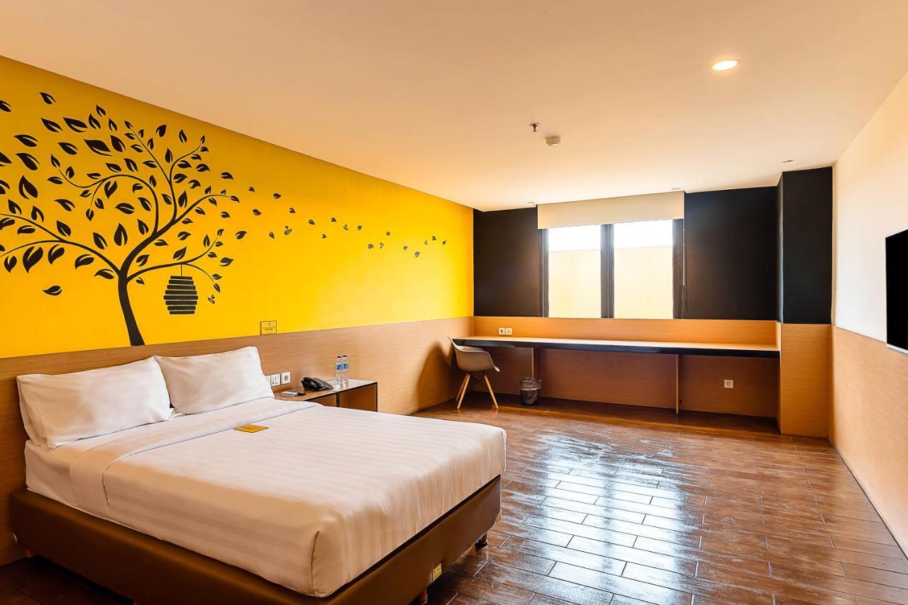 Yellow Bee Tangerang Exterior photo