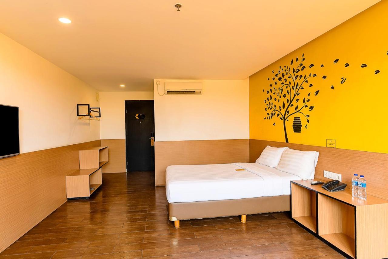 Yellow Bee Tangerang Exterior photo