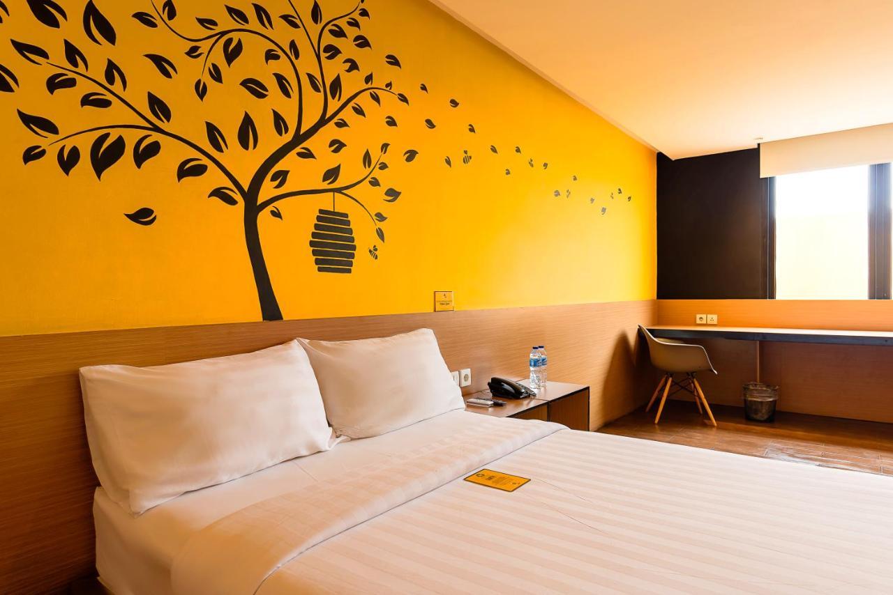 Yellow Bee Tangerang Exterior photo