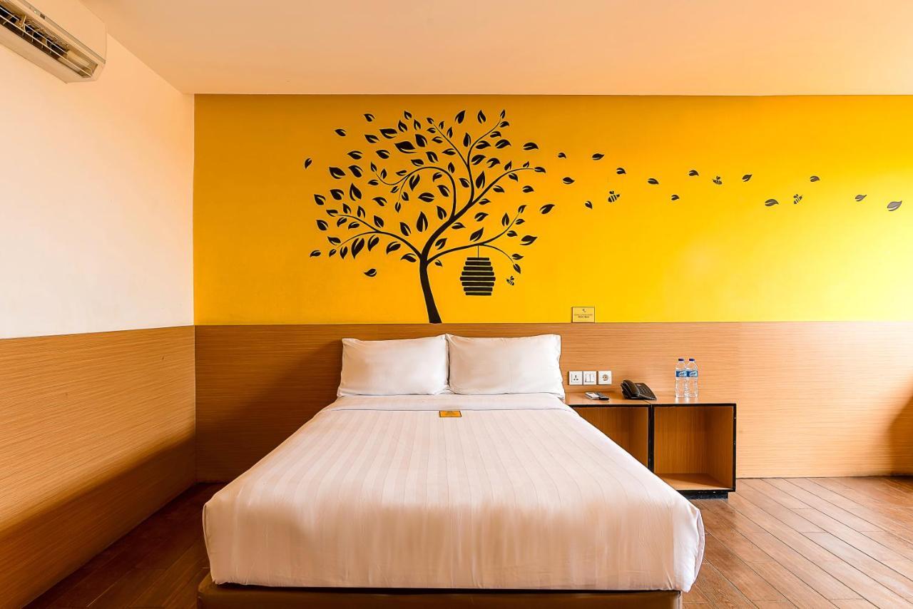 Yellow Bee Tangerang Exterior photo