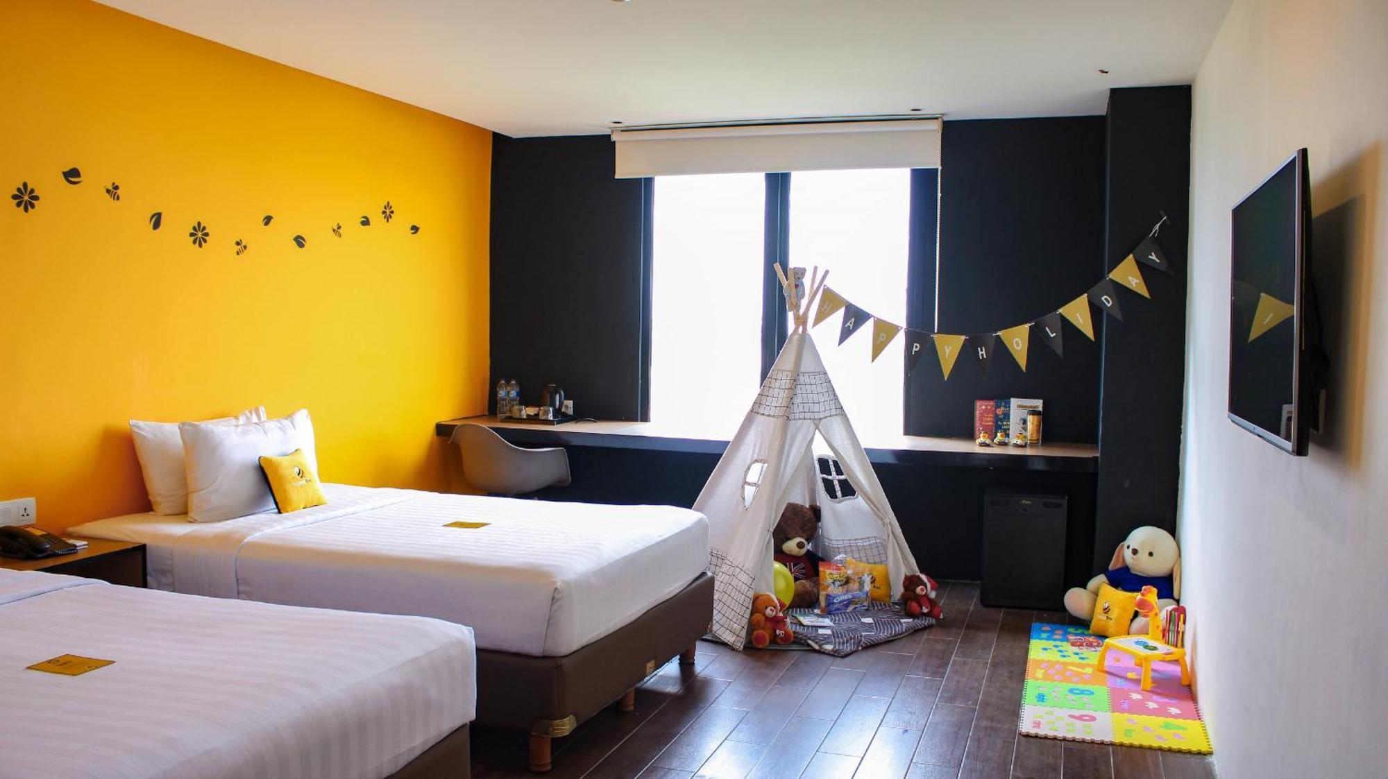 Yellow Bee Tangerang Exterior photo