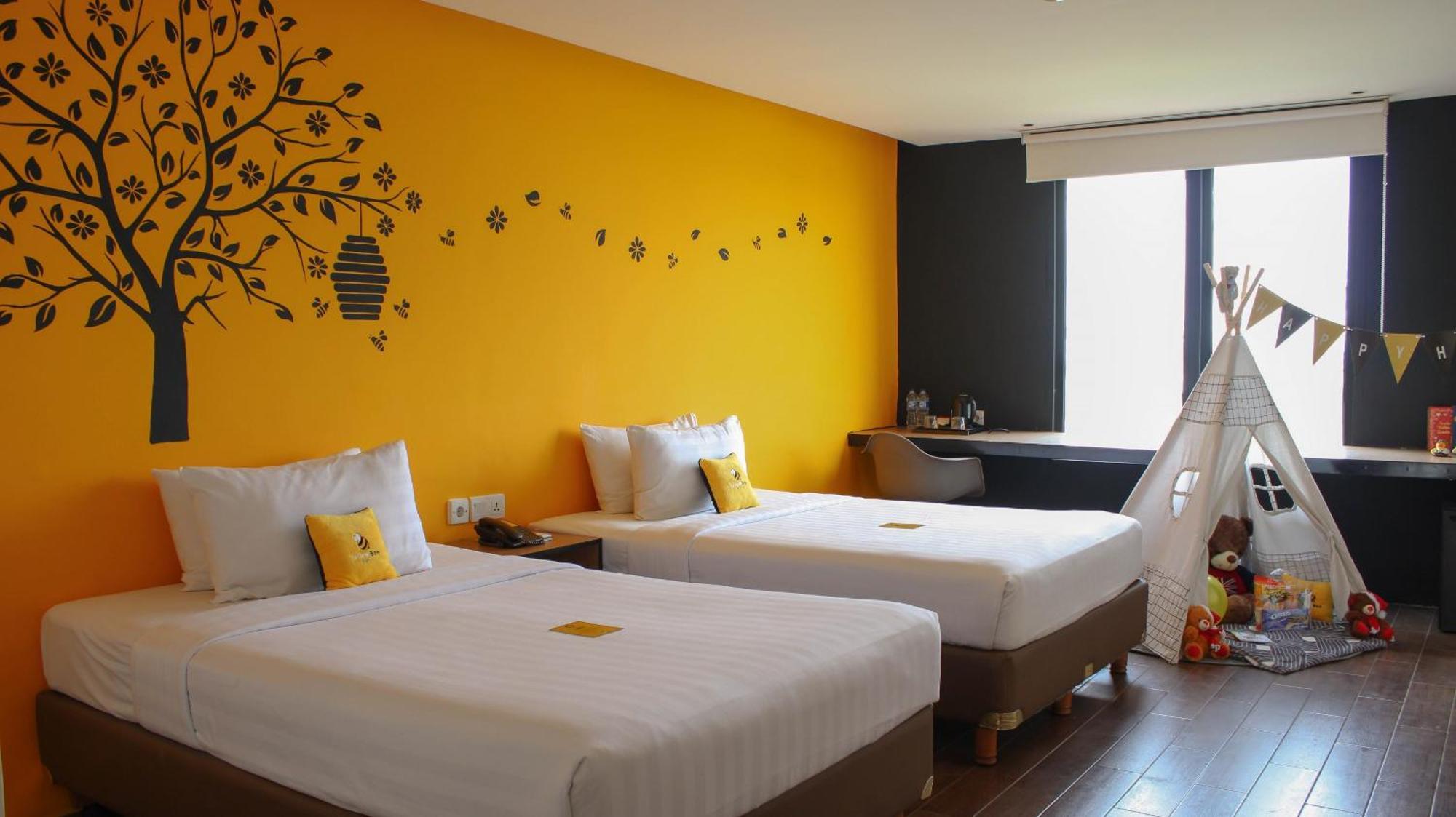 Yellow Bee Tangerang Exterior photo
