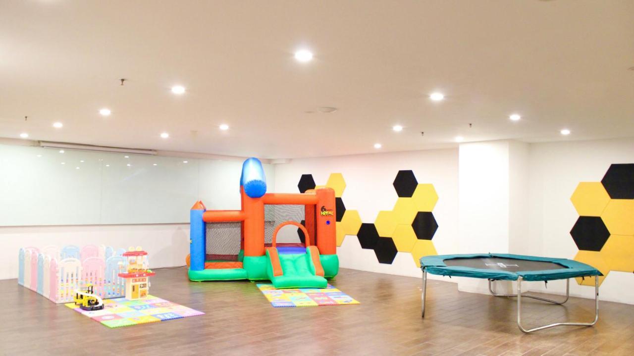 Yellow Bee Tangerang Exterior photo
