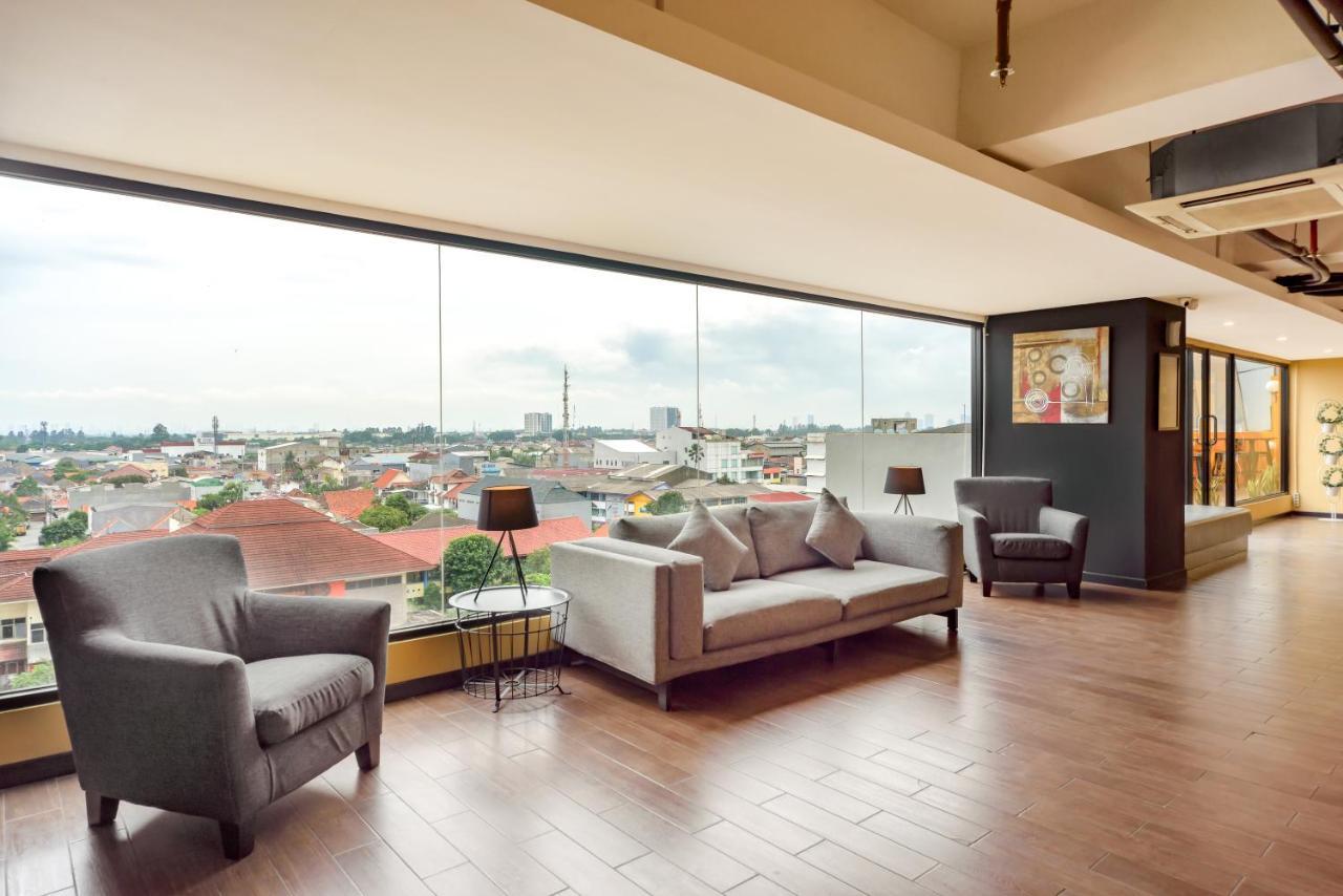 Yellow Bee Tangerang Exterior photo
