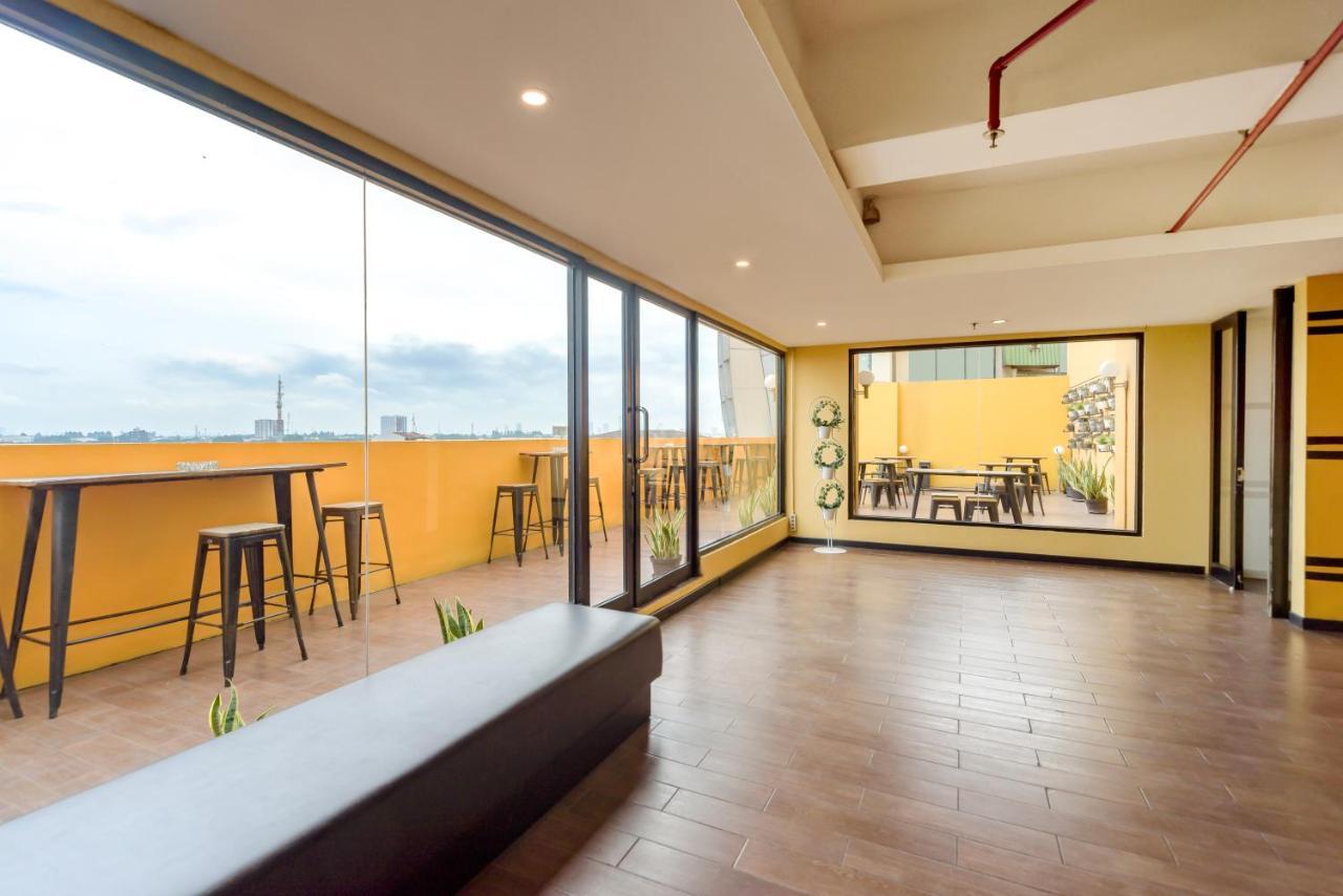 Yellow Bee Tangerang Exterior photo
