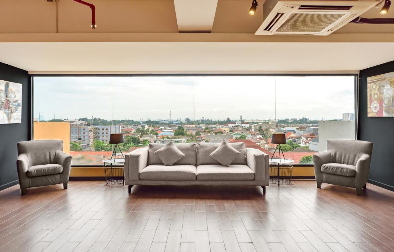 Yellow Bee Tangerang Exterior photo