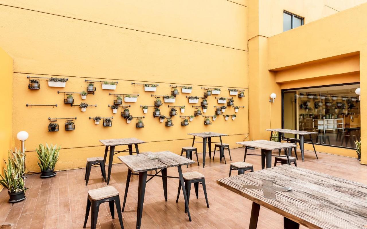Yellow Bee Tangerang Exterior photo