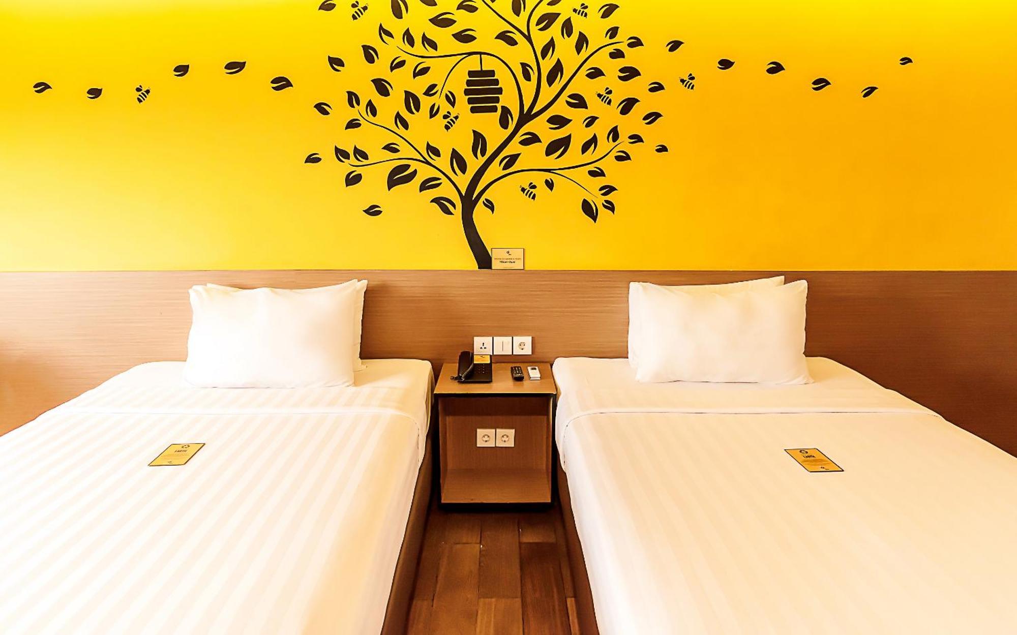 Yellow Bee Tangerang Room photo