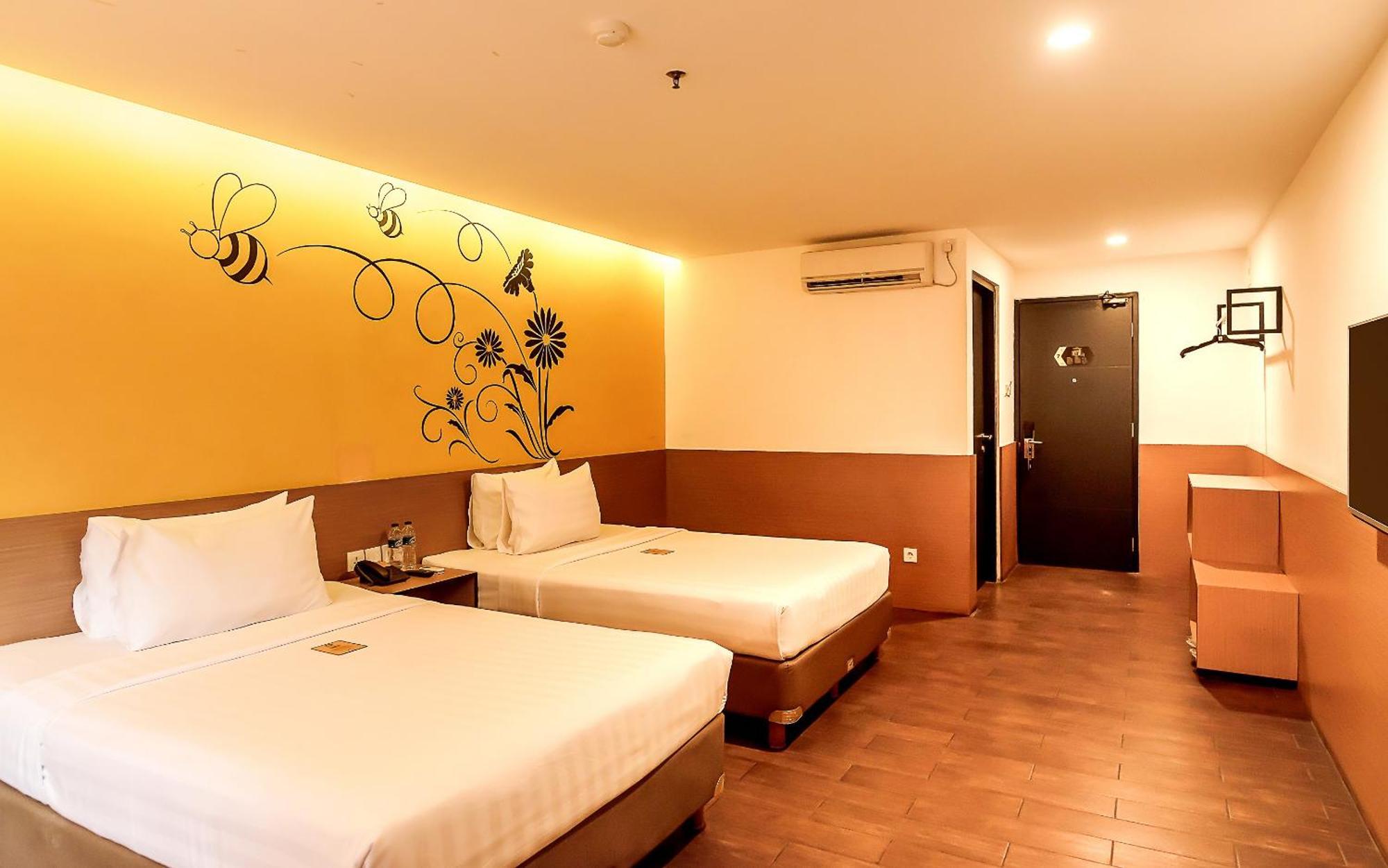 Yellow Bee Tangerang Room photo