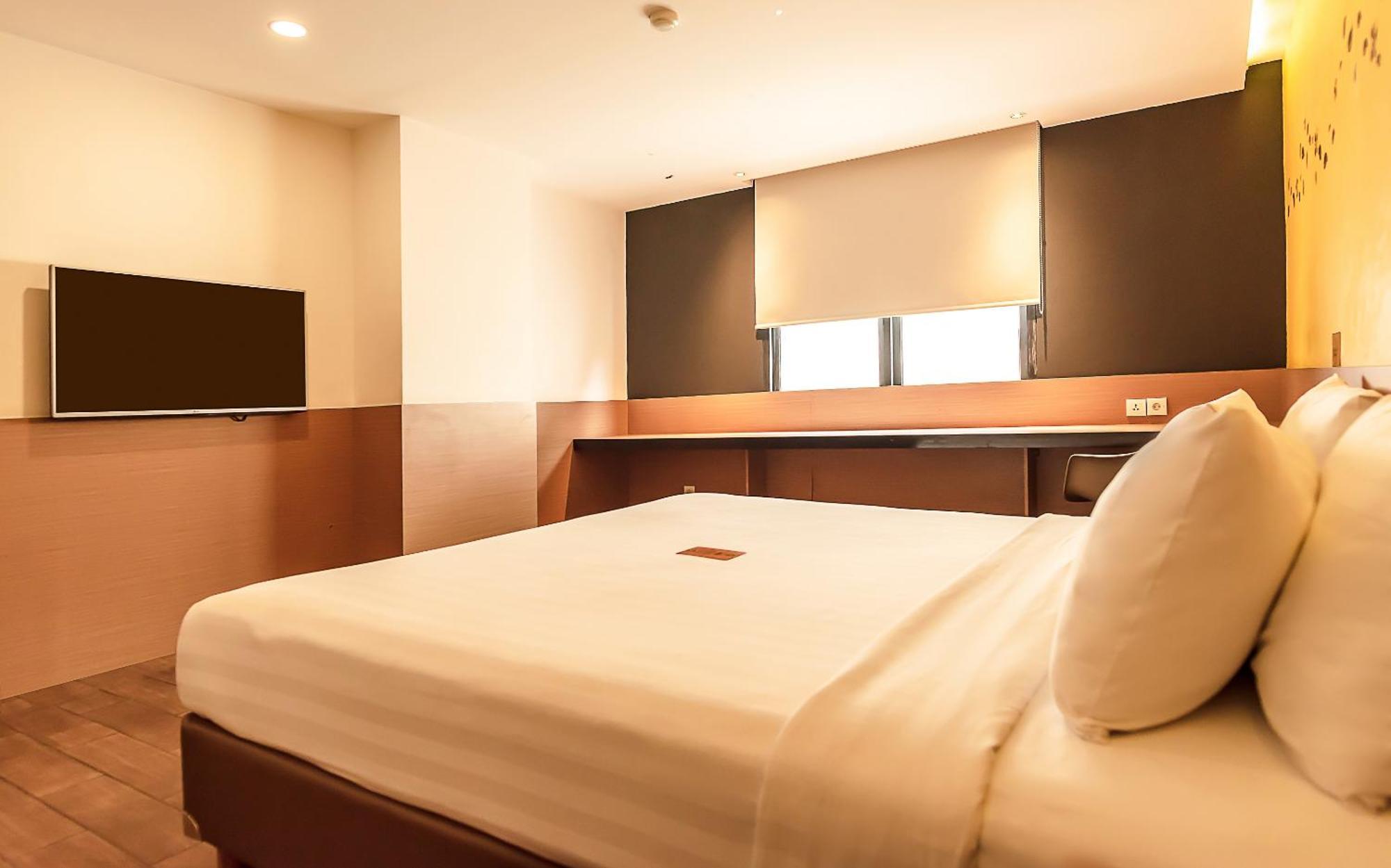Yellow Bee Tangerang Room photo
