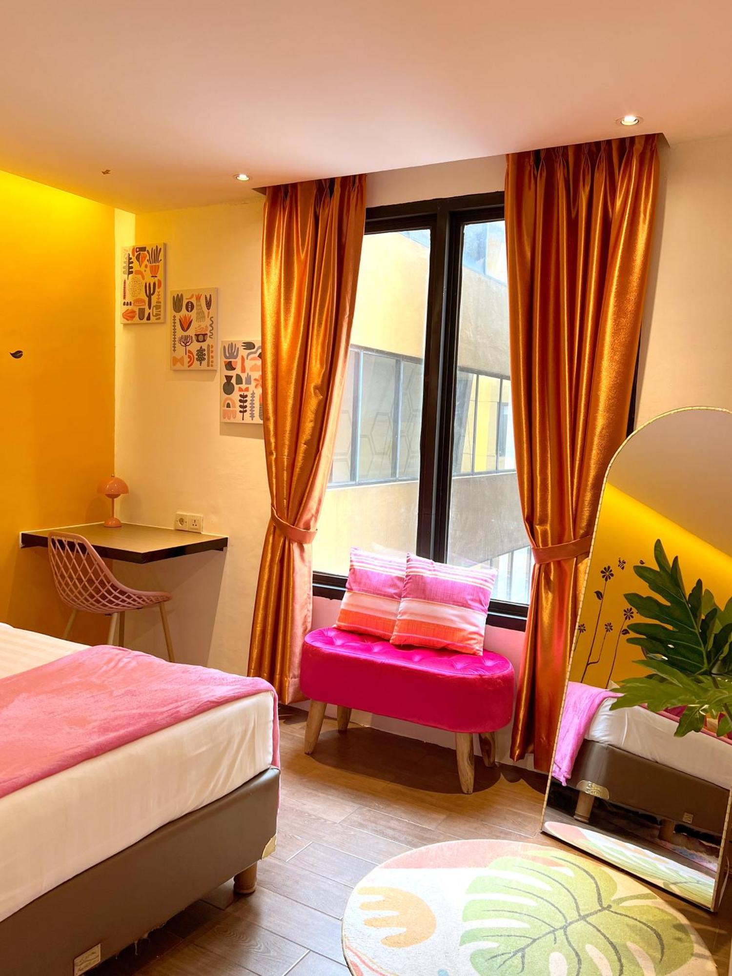 Yellow Bee Tangerang Exterior photo