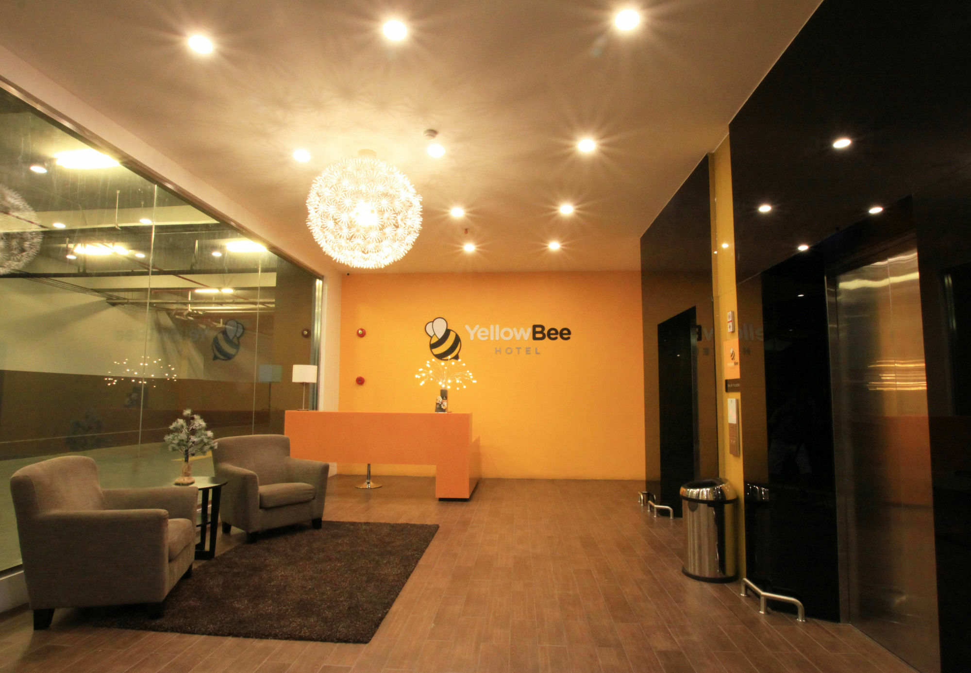 Yellow Bee Tangerang Exterior photo