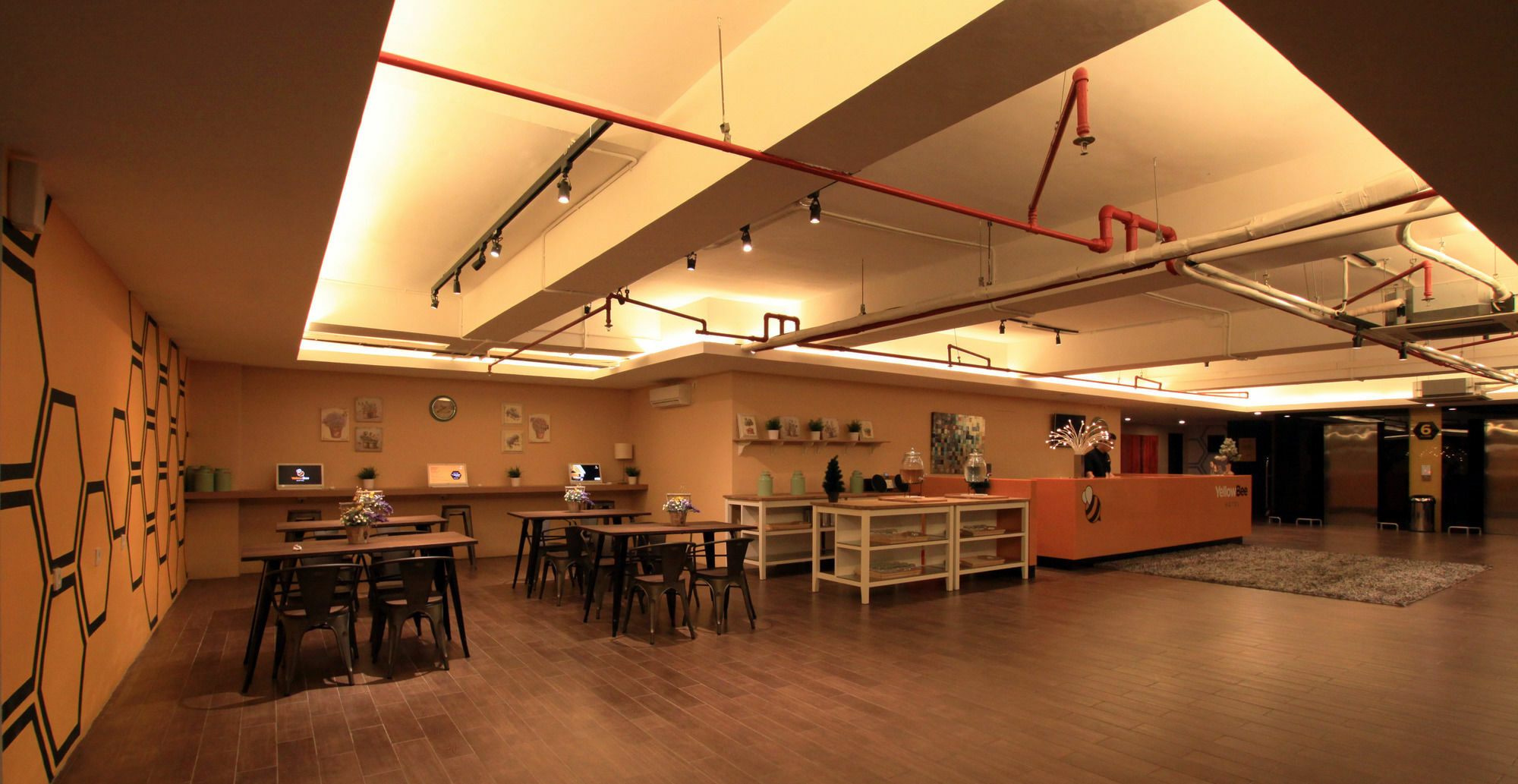 Yellow Bee Tangerang Exterior photo